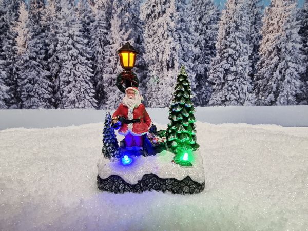 LUVILLE - Santa Claus unter der Laterne